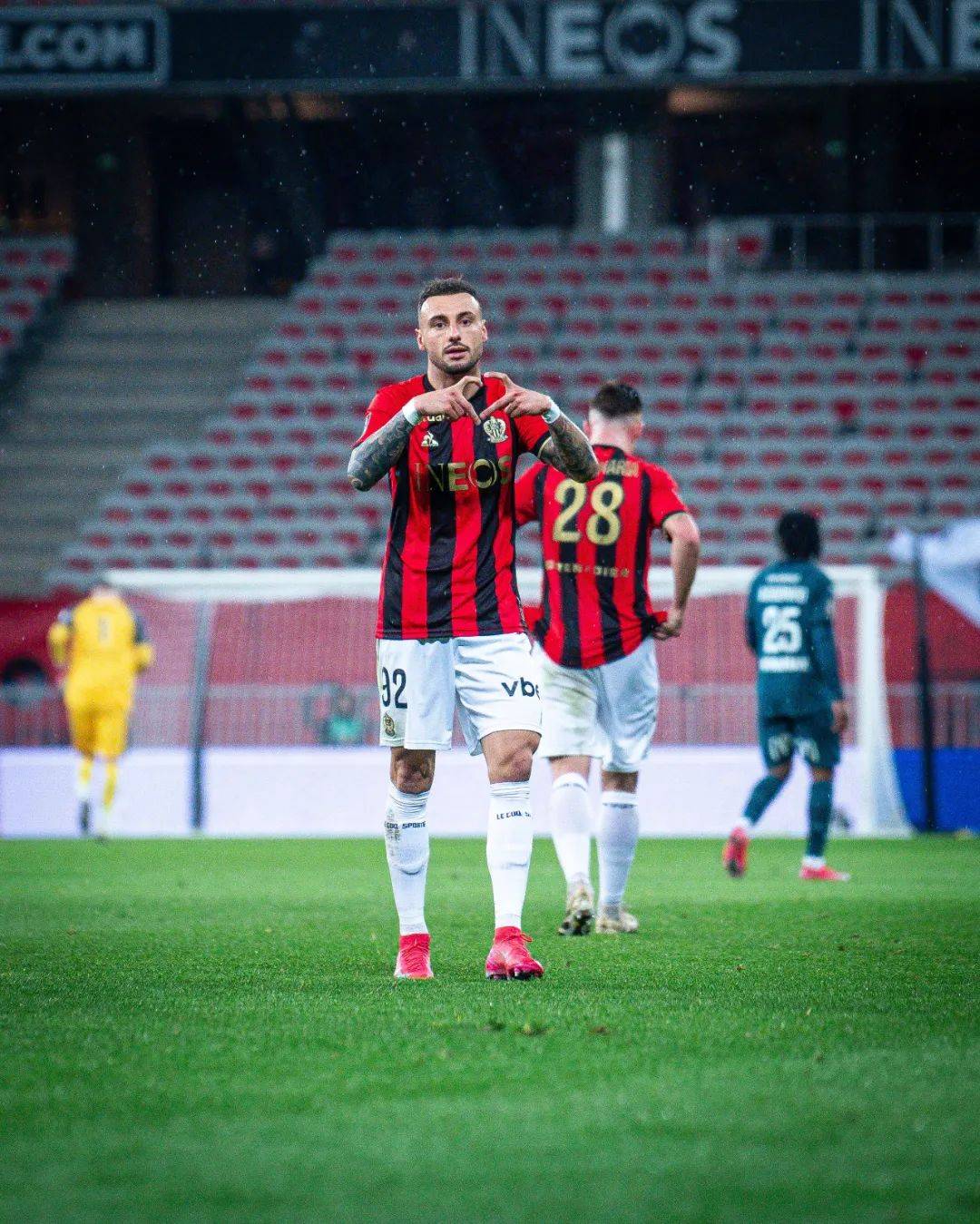 尼斯球队亮相新赛季的队服,备战开赛第一场