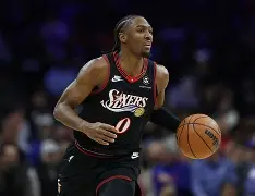 步行者队主场失利,接连遭遇困境的球员